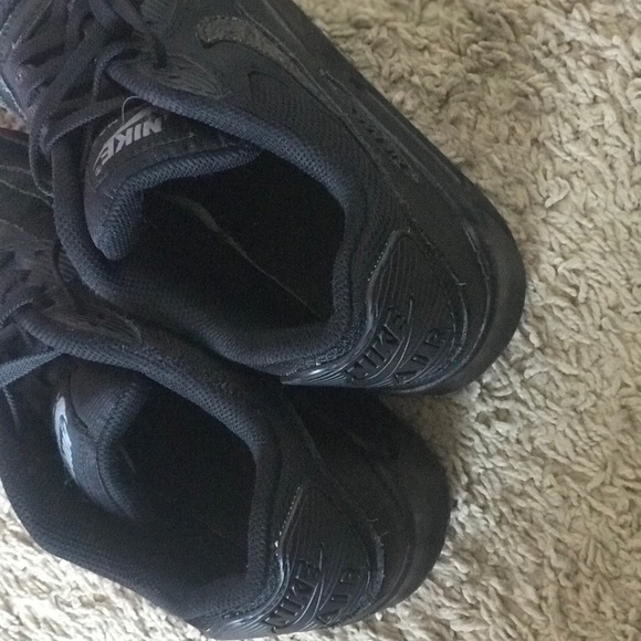 Black Nike Air Max Sneakers 👟 - Picture 2 of 2